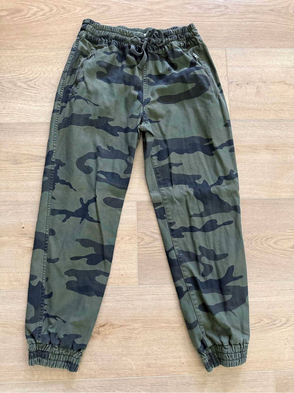Tna by Aritzia Camo Utility Jogger Pants Medium